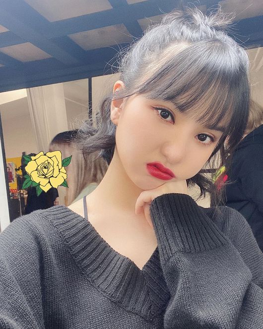 Girl group GFriend member Eunha showed off her cute charm even in a heartbreaking expression.On the 6th, GFriend official Instagram posted several photos with the article Somehow grumpy expression.The photo shows Eunha filming Selfie while waiting, who looks at the camera with a sharp expression that looks like a heartbreak.However, even that appearance causes the heartbeat of those who are charming and cute.On the other hand, GFriend, which is a member of Eunha, is actively working between Korea and Japan.