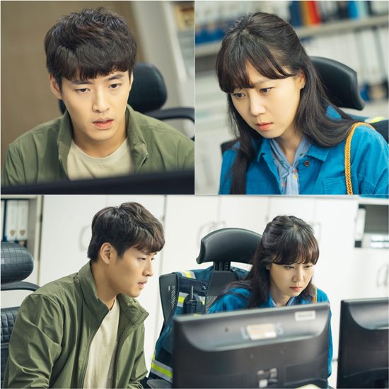Expectations are high that Gong Hyo-jin and Kang Ha-neul will be able to arrest Kabuli at the time of the Camellia flower.Because the face of Gong Hyo-jin who visited the Ongsan police box where Kang Ha-neul works seems serious.Kang Ha-neul, who has to watch out for Camellia (Gong Hyo-jin) every time in KBS 2TV drama Camellia Flowers, is a gigantic dragon.I was always upset that I had to be careful, and I made Tuzi burning that he would catch a serial killer as soon as possible.The still cut, which was released before the main show on the 6th, showed Camellia who visited the Ongsan police box.Camellia and Yongsik, sitting at the police box in Ongsan, are looking at something. The expressions of two people staring at the computer screen are mixed with various emotions such as surprise and sadness.While wondering what they are looking at, the preview video released immediately after the last broadcast is further amplified.Camellia, who received a urgent phone call from Yongsik.I can predict that she heard her voice, The perpetrator was taken, and that she finally found a clue about the suspect who was suspicious.I am looking forward to the broadcast, who is really looking at the monitor and who is the clue.At the time of the Camellia flower, the production team predicted, Today (6th), Yongsik finds a clue that will be one step closer to the arrest.What did Camellia and Yongsik see, and why there is a complex feeling in her face? she said.Meanwhile, episode 29-30 of Camellia Flowers will be broadcast on KBS 2TV at 10 p.m. on the 6th.Photo = Fan Entertainment