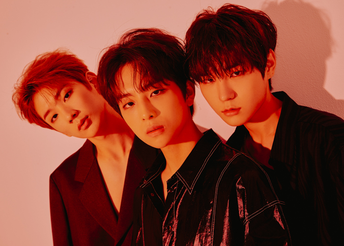 BDC, which brought out the title song I want to be Memory (REMEMBER ME) of the first single album BOYS DA CAPO.One day in October, Kim Si-Hun, Hong Seong-jun, Yoon Jong-hwan and bnt of BDC, who had a pleasant feeling ahead of their debut, met.In an interview after shooting, they introduced BDC and said that they were abbreviated to BOYS DA CAPO and that they had aspirations to do their best without losing their initials, Boys, back from the beginning.When asked for a short self-introduction, Kim Si-Hun replied, Kim Si-Hun, who plays dance and charming leader on the team, and Hong Seong-jun said, I am in charge of vocals and refreshing freshness.The team is in charge of vocals and the biggest, youngest, said Yoon Jong-hwan.When asked about the atmosphere maker in the team, leader Kim Si-Hun is named and the members try to release it when they are depressed.His usual personality is that he tries not to hate people and thinks positively.When I talked about the title song I Want to Be Memory (REMEMBER ME), Yoon Jong-hwan said it was a trendy and boring song that I could listen to for a long time.When asked about the music I wanted to try Top Model with a different feeling, Hong Seong-jun said he wanted to show this song with a sense of sensitivity and an exciting song that can show other songs.Hong Seong-jun, who chose acting as a field to try Top Model other than music, said, I think the student role will fit well (laugh).I want to play a cute student role than a man, and I want to try Top Model in the school. They were working on the practice room and the quarters before their debut, and they were practicing 12 hours a day, which was not tired.Hong Seong-jun, who said he liked to watch games, sports and movies, added that he was also concentrating on practice.When asked about the occasion of dreaming of becoming a singer, Yoon Jong-hwan replied that he started musicals with his mothers recommendation in the first grade of junior high school.Hong Seong-jun, who liked to sing since he was a child, went to the audition class after attending a school with his friend.Kim Si-Hun majored in practical dance at Hallym Entertainment Arts High School and was very careful about his appearance and received a casting offer through SNS.When asked if there were any entertainers who heard that they resembled them, they carefully spoke.Kim Si-Hun has repeatedly said he is honored and grateful, referring to Actor Nam Joo-hyuk, Hong Hong Seong-jun to Seventeens Hoshi and ITZYs foresight.When asked about the attractive point, Yoon Jong-hwan laughed, saying, I do not think so, but it is the biggest attractive point that is wrong, and it is the most awkward thing to do.Kim Si-Hun, who had been happy to see SBS Good Sunday - Family Out 1 and MBC Infinite Top Model as a child, liked Yoo Jae-seok and wanted to actually meet and act a lot.I like to run, so I think I can show my sense of humor, he said, revealing his desire to appear on SBSs Running Man.Yoon Jong-hwan also said he wants to appear on the travel program because he is active.Asked about the role model, Kim Si-Hun mentioned Jimin, Bhu, and Kai of EXO of BTS, saying, You are too many seniors to learn from dancing, expression, and gestures.I am looking for a lot of direct cams and watching hard and acting. Yoon Jong-hwan, who wanted to try Top Model in composition, said he was practicing with the role model of BTOBI.Their goal is to be known and remembered by the public as I want to be remembered (REMEMBER ME).Like the title of the song, I keep it as it is and support me to be a memory to many people for a long time.Photo = bnt