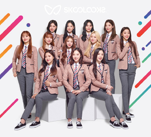 Girl group Loona has become Model of uniform brand Schoollux.Schoollux released a photo of Loona members wearing bright jackets and pants and a point tie on the 7th.Loona, who has been communicating with teenagers aged 13 to 18, has chosen a new model because it is well suited to the brand image of Schoollux, which respects various personality and culture, said an advertising official.Loona was in the top spot last month with a recap album Multiplied (X X) in the K-pop genre of iTunes in the United States.