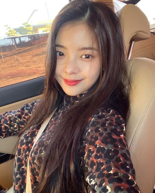 Girl group ITZY Lea showed off her attractive Beautiful looks.On the afternoon of the 7th, the girl group ITZY official Instagram   posted several photos along with the article Its Autumn.The photo shows Lia in the car, who is taking pictures, and Lia, who is looking at the camera with her long straight hair down, is showing off her innocent yet youthful charm.Rhias Beautiful looks is a blind eye. She is a humiliating Beautiful looks at any angle, and she catches her eye with various expressions.On the other hand, ITZY, which Lia belongs to, successfully completed an overseas showcase tour in Jakarta, Indonesia on the 2nd.