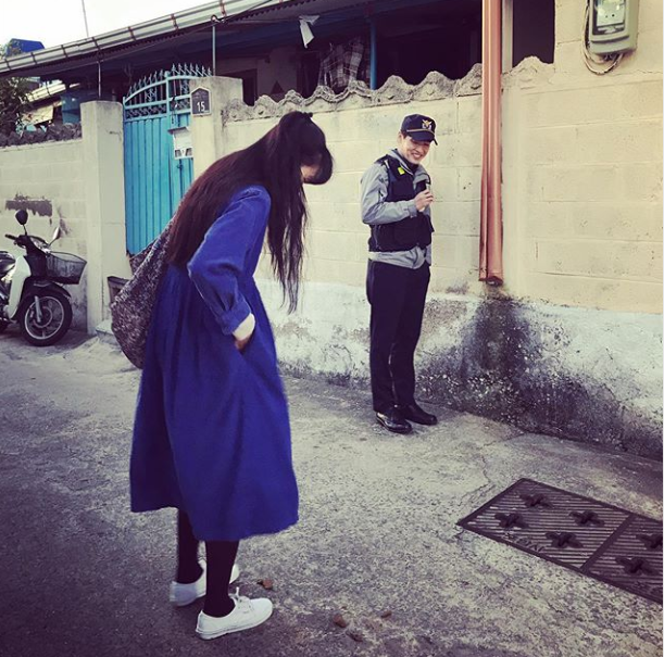 Actor Gong Hyo-jin has unveiled the filming scene of Camellia Flowers Around with Kang Ha-neul.On July 7, Gong Hyo-jin posted a picture on his instagram with an article entitled Yong Sik, why am I hurting?The photo shows the Gong Hyo-jin and Kang Ha-neul, who are filming around Camellia Flowers.As explained by Gong Hyo-jin, Kang Ha-neul laughs with a slight avoidance of Gong Hyo-jin.Gong Hyo-jin and Kang Ha-neul are playing camellia and Hwang Yong-sik respectively on KBS2 Around the Time of Camellia Flowers.Around the time of Camellia Flowers, the highest audience rating was 18.4% (28 times, based on Nielsen Korea) thanks to the chemistry of the two people.