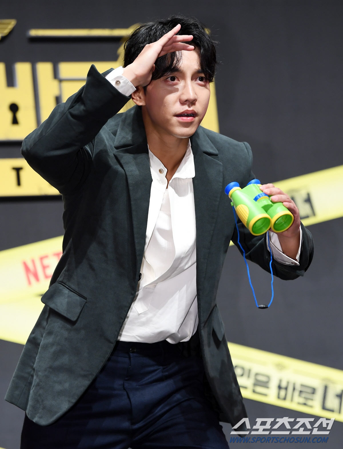 Lee Seung-gi has expressed his feelings for joining Bumbaner 2.On the morning of the 8th, the production presentation of Netflixs original Youre the Whole (hereinafter referred to as Bumbaner 2 was held at CGV in Apgujeong, Gangnam-gu, Seoul.The event was attended by Yoo Jae-Suk, Kim Jong-min, Lee Seung-gi, Park Min-young, Sehun, Sejeong, Cho Hyo-jin PD, Kim Joo-hyung PD and Kim Dong-jin PD.Lee Seung-gi, who joined Season 2, said: I was so good, I was excited to hear that I could be with too good members.Jae-seok wanted to meet him on the show, but hes been shooting it for the first time since X-Men. Hes been shooting with lots of actors and fun.Minyoung seems to have got a strong friend while together this time. Minyoung solves a lot of problems. It is not Tikitaka but Tittiti .Sehun is a brother who has become too close to this pro and Sejeong is the warmth of getting his youngest brother. Bumbaner 2 is an entertainment program that deals with the full-fledged life variety of the Monk Dan, which is busy with hands and feet because Murder, She Wrote are busy. Guests who will shine episodes with the Monk Dan will appear and add strength to Murder, She Wrote entertainment.In addition to Yoo Jae-Suk, Kim Jong-min, Park Min-young, Sehun, and Sejeong, who have been together since last season, Lee Seung-gi will join the Monk lineup and hope to show extraordinary Murder, She Wrote ability.Bumbaner 2 has released past-class guests before the broadcast.B1A4 camp, Lim Won-hee, Kim Min-jae, Park Jin-joo, intern Monk, Jin Se-yeon, Shin A-young and Hani will join.Bumbaner 2 will be released worldwide on Netflix on Saturday.