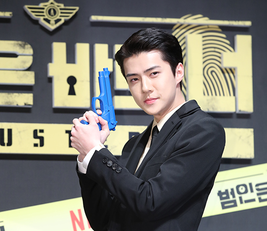 The killer is Baro you! EXO Sehun cited Yoo Jae-Suk and Kim Jong-min as the most troubled members.On the 8th, CGV Apgujeong, Sinsa-dong, Gangnam-gu, Seoul, Netflix Baro you! Season 2 production presentation was held.On the day, major cast members including Cho Hyo-jin, Jang Hyuk-jae, and Kim Joo-hyung PD, Yoo Jae-Suk, Kim Jong-min, Lee Seung-gi, Park Min-young, Sehun (EXO), and Sejung (old club) attended the event.When asked about the members who suffered, Sehun said, I think the hardships are all together, but the person who suffered more is (Kim) Jongmin, or (Yoo) Jae-seok is his brother.Yoo Jae-Suk then laughed at the self-discipline, saying, It means that my body suffered because I could not get my head.Sejong said, The most troubled person is Park Min-young sister. He replied wittyly, I was suffering from the lack of my head and my private sister.On the other hand, Baro you! Is a global OTT platform Netflix original entertainment program and will be released to the world through Netflix at 5 pm on the 8th.