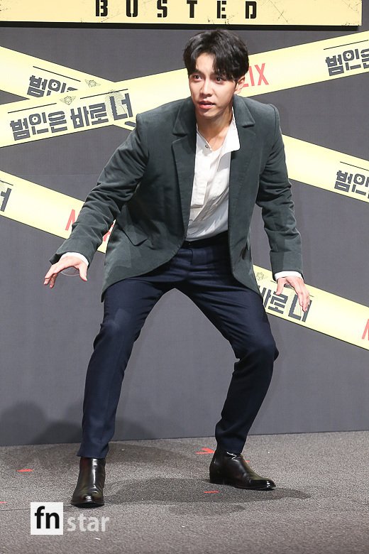Actor Lee Seung-gi attended the production presentation of Season 2 of Netflixs Beginner Baro You, which was held at Seoul Sinsa-dong and Gangnam CGV Apgujeong on the morning of the 8th.The criminal is Baro You!, starring Yoo Jae-seok, Lee Seung-gi, Park Min-young, Se-hoon, and Se-se, Season 2, is a full-fledged life variety of the Huh-dang detective team, who is busy with hands and feet because of its reasoning.