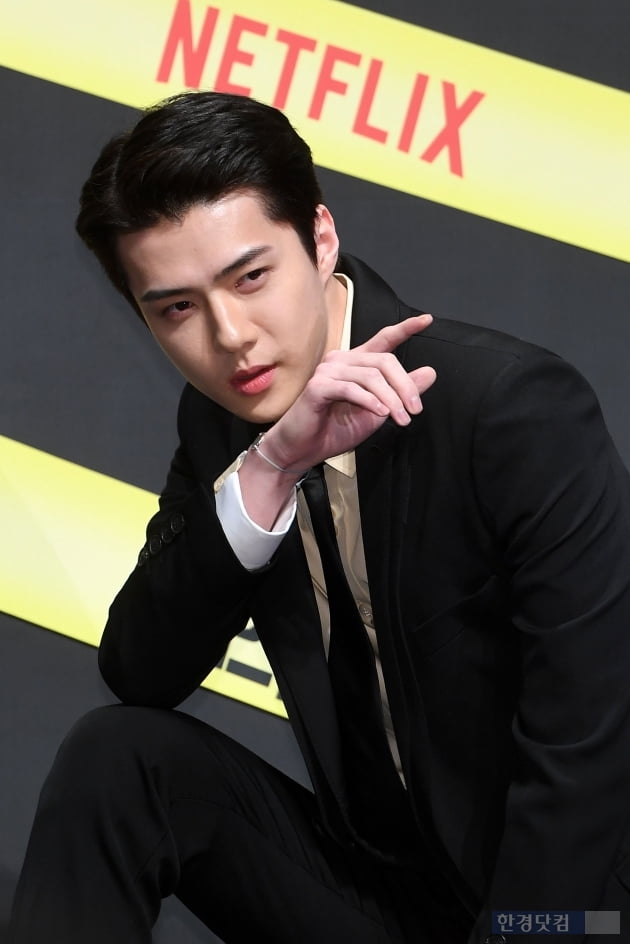Group EXO Sehun is answering questions at the production presentation of Season 2 of Netflixs Beginner Baro You at CGV Apgujeong, Seoul Sinsa-dong, on the morning of the 8th.Yoo Jae-seok, Lee Seung-gi, Park Min-young, Sehun, and Se-seung appear in Baro you!Season 2 is scheduled to be released on the 8th as a full-fledged life-long variety of detectives who are busy with hands and feet because of their reasoning.