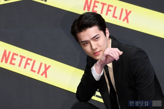 Group EXO Sehun attends the production presentation of Netflixs Beginner Baro You Season 2 at the Seoul Sinsa-dong and Gangnam CGV Apgujeong on the morning of the 8th and has photo time.Yoo Jae-seok, Lee Seung-gi, Park Min-young, Sehun, and Se-seung appear in Baro you!Season 2 is scheduled to be released on the 8th as a full-fledged life-long variety of detectives who are busy with hands and feet because of their reasoning.