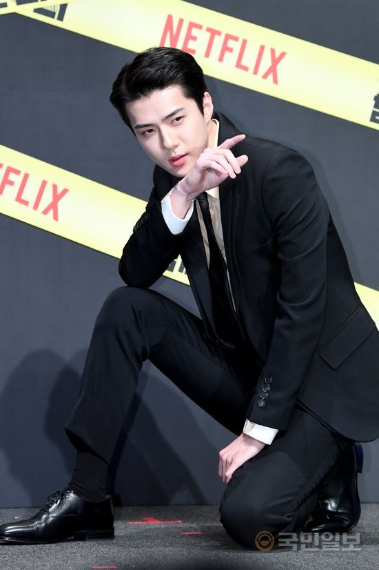 EXO Sehun opened the Netflix OLizzyn series Barro you! at the Seoul Sinsa-dong, Gangnam CGV Apgujeong store on the 8th.I attended the production presentation of Season 2 and have photo time.The criminal is Baro You!, starring Yoo Jae-seok, Kim Jong-min, Lee Seung-gi, Park Min-young, Sehun, and Se-se, is a full-fledged life-long variety of Huhdang detectives who are busy with hands and feet because of their reasoning.kim Gi-hoNetflix OLizzynal series Barro you the killer! Season 2 production presentation