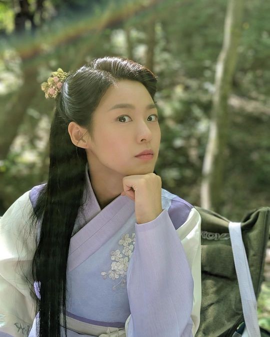 maekyung.com news teamGroup AOA member and actor Seolhyun encouraged JTBC gilt drama My Europe to watch.Seolhyun released a photo on his instagram on the 8th with an article entitled My Europe tonight!In the photo posted, Seolhyun is wearing a hanbok and staring at the camera.Seolhyun usually communicates with his fans by releasing photos on his SNS.On the other hand, Seolhyun plays Han Hee-jae in JTBC drama My Europe