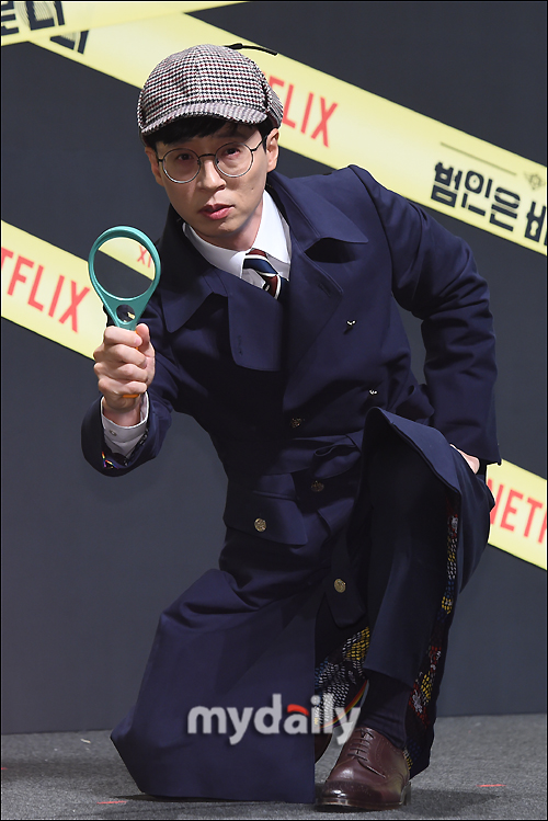 Comedian Yoo Jae-Suk cited Lee Seung-gi as the point of view of Season 2 Baro you!On the morning of the 8th, CGV Apgujeong, Gangnam-gu, Seoul, Netflix original series Barro you! Season 2 production presentation was held.Co-directors Cho Hyo-jin PD, Kim Joo-hyung PD and Kim Dong-jin PD and cast members Yoo Jae-Suk, Kim Jong-min, Lee Seung-gi, Park Min-young, Exo Sehun and Kim Se-jung attended.Lee Seung-gi has come in a new way, is not he a talented person in many ways, said Yoo Jae-Suk, who asked the viewing point.In fact, Lee Kwang-soo, who appeared in Season 1, did not come out this season, but Lee Seung-gi filled it perfectly, he laughed.Baro you! Is Netflixs first Korean entertainment, and after the release of last season 1, I was loved by fans all over the world.The new season will be joined by National Hurdang Lee Seung-gi, heralding a more powerful chemistry; it will be released via Netflix today (8th).