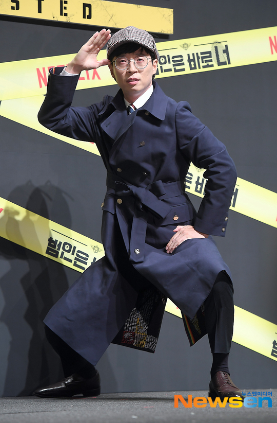 Yoo Jae-Suk said Lee Kwang-soos vacancy was filled by Lee Seung-gi, which raised expectations.Yoo Jae-Suk is a Netflix entertainment Baro you at CGV Apgujeong, Gangnam-gu, Seoul on the 8th.Season 2 production presentation this season, Lee Seung-gis newly joined the performance was tipped.First, Yoo Jae-Suk introduced Mr Lee Seung-gi is new; he is a talented person in many ways.In Season 1, Lee Kwang-soo was together and was not able to join in Season 2.I was worried there would be an empty seat, but Lee Seung-gi filled it perfectly, he said.Lee Kwang-soo will have his reaction, but I will not tell you here, he laughed.On the other hand, Baro you! Season 2 is a full-fledged life variety of a busy detective detective who is busy with his hands and feet.Yoo Jae-Suk, Kim Jong-min, Lee Seung-gi, Park Min-young, Exo Sehun,Netflix is the first Korean entertainment company to be released worldwide on November 8.Bae Hyo-ju / Jung Yoo-jin