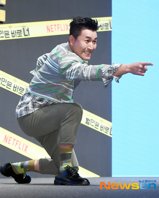 Kim Jong-min was happy to meet Lee Seung-gi.Kim Jong-min was a Netflix entertainment Baro you at CGV Apgujeong, Gangnam-gu, Seoul on the 8th.Season 2 s production presentation gave a special affection for Lee Seung-gi, who joined the new season this season.First, Kim Jong-min said, I have been together for the past 2 Days & 1 Night season 1, but it is very nice to be together for a long time.Park Min-young also said, It was so good, he said. It was very good to have no peers.On the other hand, Baro you! Season 2 is a full-fledged life variety of a busy detective detective who is busy with his hands and feet.Yoo Jae-seok, Kim Jong-min, Lee Seung-gi, Park Min-young, Exo Sehun, and Gugudan Se-jeong.Netflix is the first Korean entertainment company to be released worldwide on November 8.Bae Hyo-ju / Jung Yoo-jin