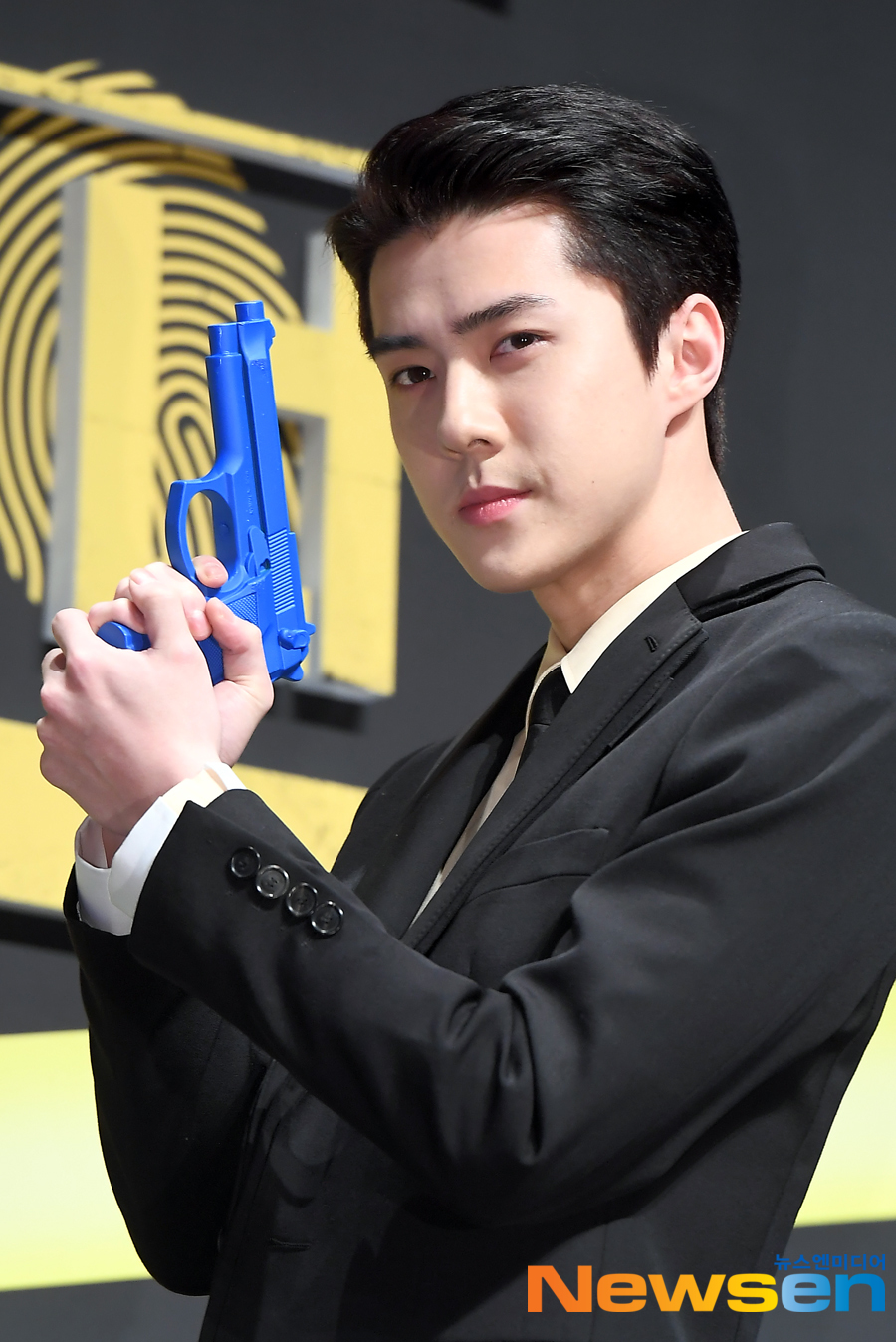 Netflix Baro You! Season 2 production presentation was held at CGV Apgujeong, Gangnam-gu, Seoul on November 8th.EXO Sehun poses on the day.The Beginner is Baro You!, which stars Yoo Jae-seok, Kim Jong-min, Lee Seung-gi, Park Min-young, EXO Sehun, and former club Kim Se-jung, is a program about the full-fledged life and life variety of the Huhdang detective team, who is busy with hands and feet due to its reasoning.Jung Yu-jin