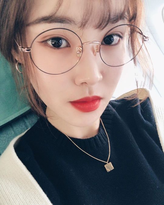 Group GFriend member Yuju boasted of her beauty.Yuju posted several selfie photos on November 8th with the article An An Anun on the official GFriend Instagram.Inside the picture was a picture of Yuju wearing glasses; Yuju smiles brightly at the camera.Yujus large, clear eyes and english lips make her look more prominent.The fans who responded to the photos responded such as I love you, I am really pretty and I want to see you soon.delay stock