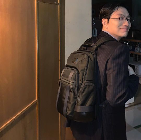 Actor Yi Dong-hwi encouraged TVN Friday drama Nida Each home site to watch.Yi Dong-hwi posted a picture on his instagram on November 8 with an article entitled Sukgu leave. Please use the Each home site.Inside the picture is a picture of Yi Dong-hwi with a backpack, Yi Dong-hwi smiling at the camera, a warm visual of Yi Dong-hwi catching the eye.The fans who responded to the photos responded such as real handsome, Do not be sad and Today is the shooter.delay stock