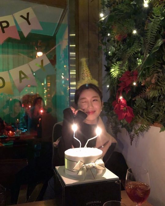 Thanks to you, Happyness.Kyeon Mi-ri daughter Lee Da-in has celebrated her 28th birthday.Actor Lee Da-in posted a picture on his instagram on November 8 with an article entitled Thanks to Happy Birthday.The photo shows Lee Da-in enjoying a birthday party - a bright smile catches the eye.kim myeong-mi