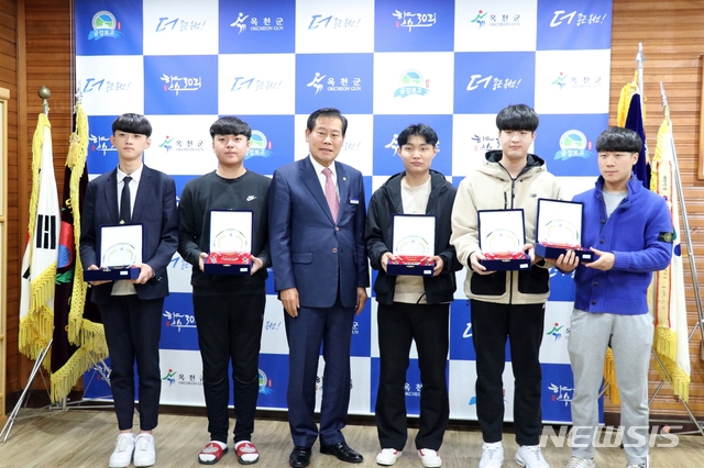 용감한 청년 이미지