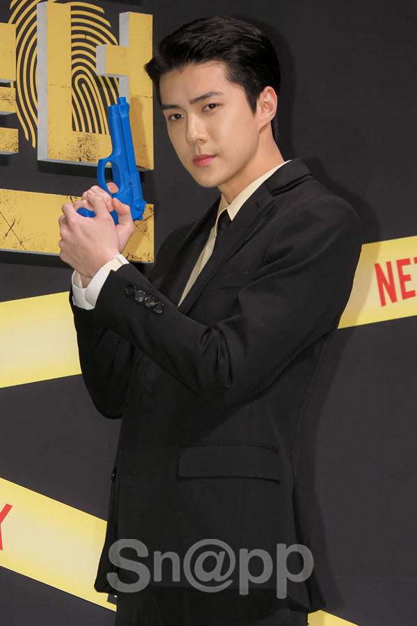 EXO Sehun poses at the production presentation of Season 2 of Netflixs The Beginner Baro You at Seoul Sinsa-dong and Gangnam CGV Appgujeong on the morning of the 8th.On this day, Kim Dong-jin, Cho Hyo-jin, Kim Joo-hyung PD, Yoo Jae-seok, Kim Jong-min, Lee Seung-gi, Park Min-young, Sehun and Sehun attended the ceremony.On the other hand, Baro you reasoning is a full-fledged life variety of a busy detective detective who is busy with hands and feet.Written by Park Ji-ae, a photo of a fashion webzine,EXO Sehun poses at the Netflix Barro You Season 2 production presentation held at Seoul Sinsa-dong and Gangnam CGV Appgujeong on the 8th.
