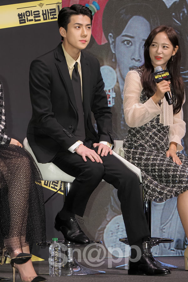 EXO Sehun poses at the production presentation of Season 2 of Netflixs The Beginner Baro You at Seoul Sinsa-dong and Gangnam CGV Appgujeong on the morning of the 8th.On this day, Kim Dong-jin, Cho Hyo-jin, Kim Joo-hyung PD, Yoo Jae-seok, Kim Jong-min, Lee Seung-gi, Park Min-young, Sehun and Sehun attended the ceremony.On the other hand, Baro you reasoning is a full-fledged life variety of a busy detective detective who is busy with hands and feet.Written by Park Ji-ae, a photo of a fashion webzine,EXO Sehun poses at the Netflix Barro You Season 2 production presentation held at Seoul Sinsa-dong and Gangnam CGV Appgujeong on the 8th.