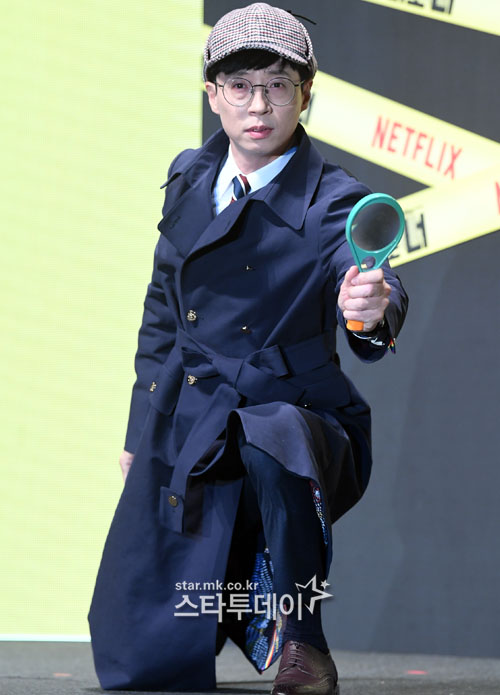 Yoo Jae-Suk has commented on Lee Seung-gis joining.On the morning of the 8th, a production presentation of Netflixs original entertainment program You Are the Beginner! Season 2 (hereinafter referred to as Bumbaner 2) was held at CGV in Apgujeong, Gangnam-gu, Seoul.Yoo Jae-Suk, Kim Jong-min, Lee Seung-gi, Park Min-young, Sehun (Exo), Sejeong (Gugudan), Cho Hyo-jin PD, Kim Joo-hyung PD, and Kim Dong-jin PD attended.Yoo Jae-Suk said: Lee Seung-gi has joined Season 2: a man with a multi-faceted entertainment.Lee Kwang-soo was together in Season 1, but he was not able to join in Season 2.Lee Seung-gi filled this part perfectly, he said. The members are also close and teamwork is good. You can expect to play. Bumbaner 2 is a full-fledged life variety of Monkdan, which is busy with hands and feet because Murder, She Wrote are busy.Lee Seung-gi has joined as a new member in this season 2, and more expectations and attention are focused.Yoo Jae-Suk, who disappeared from last seasons final episode, brings in an old colleague in a year, and contains new events they face as Lee Seung-gi joins the Monk.The game hole Monk Yoo Jae-Suk and the still-untold Lee Seung-gi, the outspoken Murder, She Wrote fatale Park Min-young, the funny fool genius Kim Jong-min with his whole body and face, the serious  Monk performance is expected to be even through the explosive in-the-membrane cleaning.Bumbaner 2 will be released to viewers around the world today (8th).