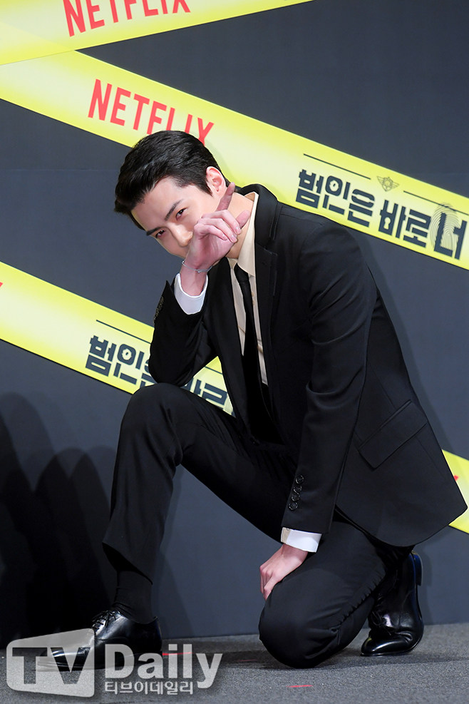 The production presentation of Season 2 of Netflix, an Internet entertainment service, was held at CGV Apgujeong branch in Sinsa-dong, Gangnam-gu, Seoul on the 8th.EXO Sehun, who attended the Season 2 production presentation, is posing on the day.Yoo Jae-seok, Kim Jong-min, Lee Seung-gi, Park Min-young, EXO Sehun, and Kim Se-jung, starring, The Beginner is Baro You! Season 2 is a program that deals with the full-fledged life variety of Huhdang detectives who are busy with their hands and feet because of their reasoning.[Netflix Barro you as the perpetrator! Season 2 production presentation