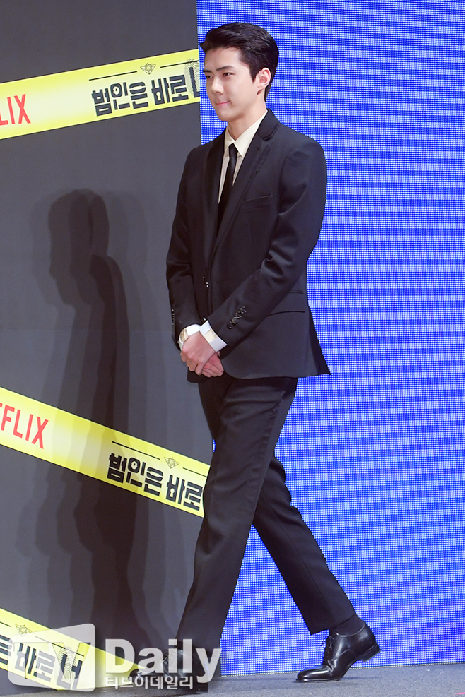 The production presentation of Season 2 of Netflix, an Internet entertainment service, was held at CGV Apgujeong branch in Sinsa-dong, Gangnam-gu, Seoul on the 8th.EXO Sehun, who attended the Season 2 production presentation, is entering the day.Yoo Jae-seok, Kim Jong-min, Lee Seung-gi, Park Min-young, EXO Sehun, and Kim Se-jung, starring, The Beginner is Baro You! Season 2 is a program that deals with the full-fledged life variety of Huhdang detectives who are busy with their hands and feet because of their reasoning.[Netflix Barro you as the perpetrator! Season 2 production presentation