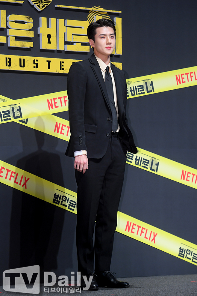 The production presentation of Season 2 of Netflix, an Internet entertainment service, was held at CGV Apgujeong branch in Sinsa-dong, Gangnam-gu, Seoul on the 8th.EXO Sehun, who attended the Season 2 production presentation, is posing on the day.Yoo Jae-seok, Kim Jong-min, Lee Seung-gi, Park Min-young, EXO Sehun, and Kim Se-jung, starring, The Beginner is Baro You! Season 2 is a program that deals with the full-fledged life variety of Huhdang detectives who are busy with their hands and feet because of their reasoning.[Netflix Barro you as the perpetrator! Season 2 production presentation