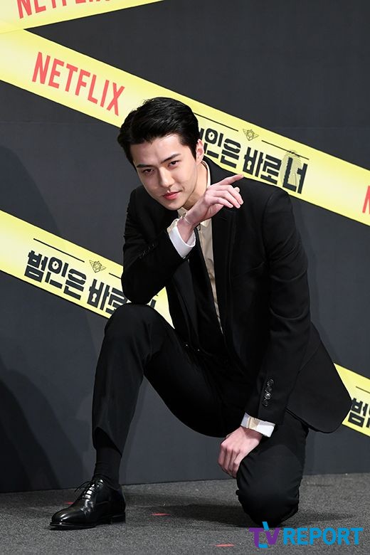 Sehun of the group EXO attended the production presentation of Season 2 of Netflix Blood You! held at CGV Apgujeong branch in Sinsa-dong, Gangnam-gu, Seoul on the 8th.Yoo Jae-seok, Kim Jong-min, Lee Seung-gi, Park Min-young, Sehun of EXO, and Kim Se-jung of Gugudan will appear in Season 2, which deals with the full-fledged life variety of Huhdang detectives who are busy with their hands and feet because of their reasoning.