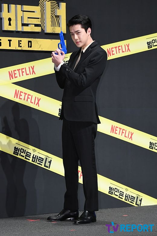 Sehun of the group EXO attended the production presentation of Season 2 of Netflix Blood You! held at CGV Apgujeong branch in Sinsa-dong, Gangnam-gu, Seoul on the 8th.Yoo Jae-seok, Kim Jong-min, Lee Seung-gi, Park Min-young, Sehun of EXO, and Kim Se-jung of Gugudan will appear in Season 2, which deals with the full-fledged life variety of Huhdang detectives who are busy with their hands and feet because of their reasoning.