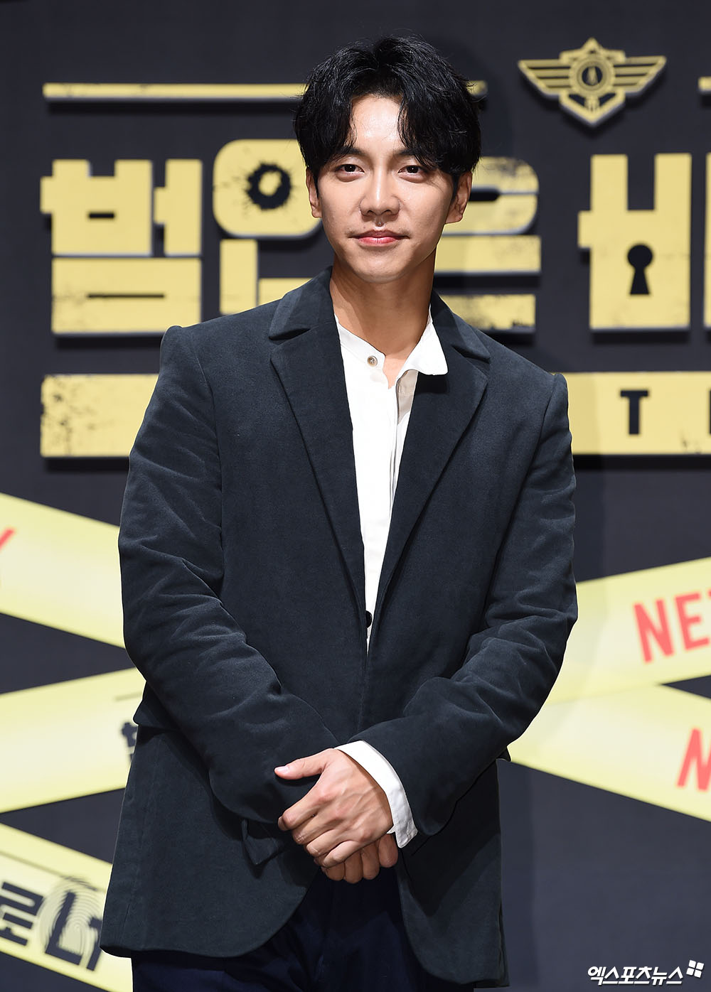 Netflix original series You are the one who is the perpetrator!Actor Lee Seung-gi, who attended the Season 2 production presentation, has photo time.