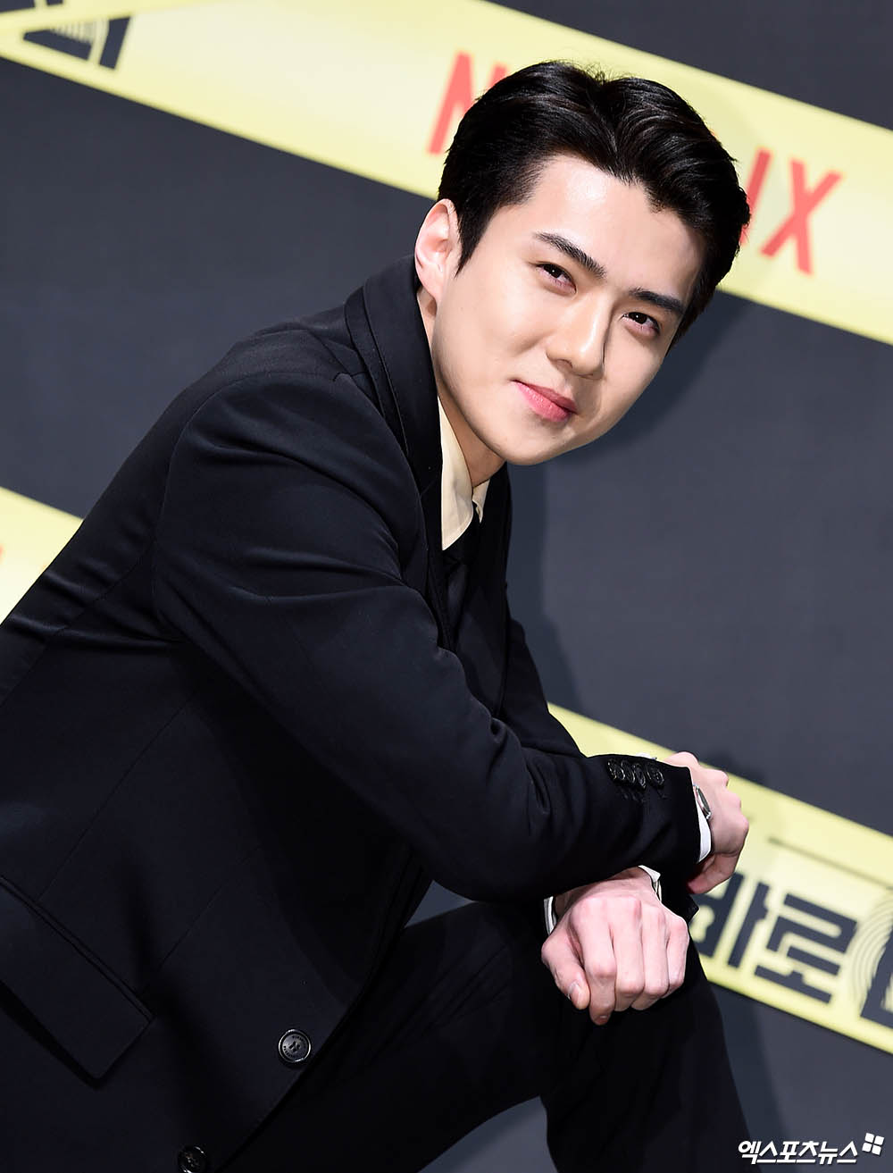 The Netflix original series You are the perpetrator! At the Seoul Sinsa-dong, Gangnam CGV Apgujeong store on the 8th.EXO Sehun, who attended the Season 2 production presentation, has photo time.