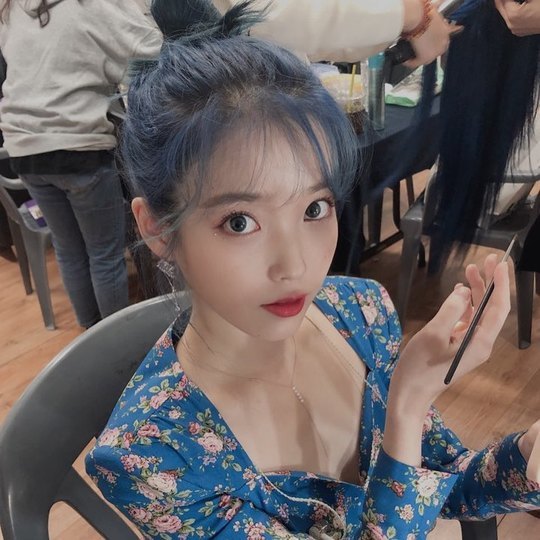 Singer IU has revealed her elves and current status.IU posted a picture on the SNS on November 10, I can never forget the first performance audience every year. Thank you for hugging me this year. Gwangju # Love sports im # Best Performance Hall.Introduction - > Interview Free Pass Incheon # Love Poem # This performance c # Photo Inducing me and Incheon Concert Behindcut also shared.IU released its new digital single Love Poem (Love Poem) on the 1st, and won the top spot on the music charts.After the release of the new song, I am concentrating on the performance schedule.IU finished the national tour at the Universiade Gymnastics Stadium in Gwangju on the 2nd and 3rd, and finished the performance of Incheon Namdong Gymnasium on the 9th.Busan Sajik Indoor Gymnasium on the 16th and Seoul KSPO DOME (formerly Olympic Gymnastics Stadium) performance on the 23rd and 24th are scheduled.hwang hye-jin