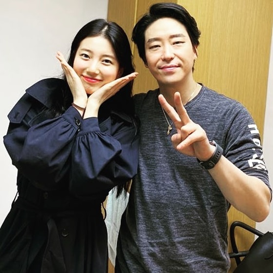 Um Ki-joon posted a picture on his Instagram on the 10th with an article entitled Its been a long time. Its been four years.In the photo, Um Ki-joon and Bae Suzy are posing side by side.The two men appeared in the KBS 2TV drama Dream High, which was broadcast in 2011, as a priest.Meanwhile, Um Ki-joon is currently appearing in musicals Rebecca and Dracula.