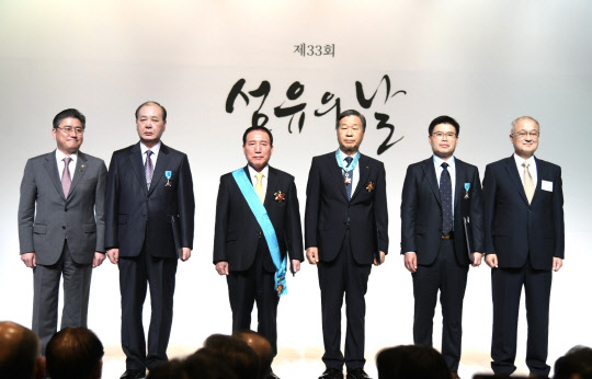 금탑 이미지