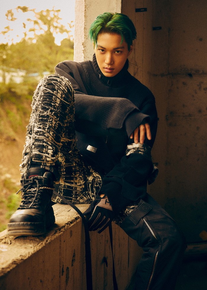 EXO (EXO), Shinbo OBSESSION Kaitizer released...Sharp Kai VS Sexy X-Kai Group EXO (EXO) is making a full-fledged return to its new album OBSESSION (Obsession) through individual teasers led by Kai.On the 11th, SM Entertainment released its regular 6th album OBSESSION Kai version teaser cut through various SNS of EXO and X-EXO and # EXODEUX promotion page.The teaser, which is open to the public, is made up of images that show the opposite charms such as EXO Kai with a determined eye and Sharp eyes and X-EXO Kai with dark sexy feeling.EXOs regular 6th album OBSESSION is an album composed of 10 tracks with various colors including the title song Obsession, and is expected to be a work that leaves the charm of EXO and the implications of new charm conversion.Especially, the title song Obsession is a hip-hop dance song containing direct monologue (monologue) lyrics that try to escape from the obsession of darkness toward oneself in repeated vocal sampling and heavy beat, and it seems to be an opportunity to meet both the existing flow and the EXO of new change.Meanwhile, EXO plans to release its regular 6th album OBSESSION through major domestic and overseas music sites such as Melon, Flo, Genie, iTunes, Apple Music, Sporty Pie, QQ Music, Cougu Music, Cougar Music, and Couture Music on the 27th, and plans to show various contents through the promotion of #EXODEUX, which expresses the confrontation between EXO and X-EXO.