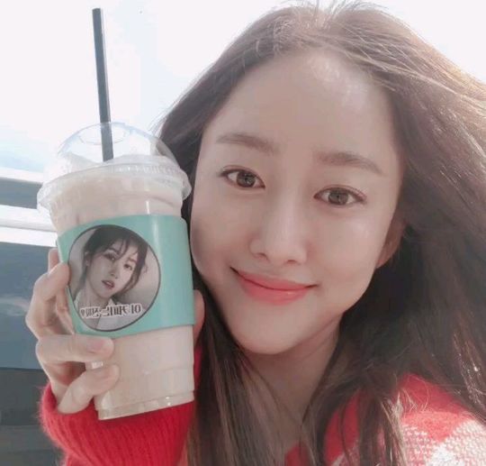 Jeon Hye-bin thrilled at Yoo Jun-sangs big GiftActor Jeon Hye-bin told his Instagram on January 11: It is the impression of Gift of coffee tea of our first brother, Jun Sang.I am so grateful to my favorite and favorite quasi-sister. In the open photo, Jeon Hye-bin is taking various poses such as making a hand heart in front of a coffee car sent by Yoo Jun-sang to the filming site.Especially, it contains the face of Yoo Jun-sang, as well as the banner with the sense of normal even you focuses attention.Jeon Hye-bin Yoo Jun-sang met with his brother and sister in KBS 2TV Drama What is the Feng Shui, which was popular in March.In addition, Jeon Hye-bin showed a special affection for Yoo Jun-sang with a hashtag called # Best Actor on Earth # Best Character # # My First Brother I want to always resemble.bak-beauty