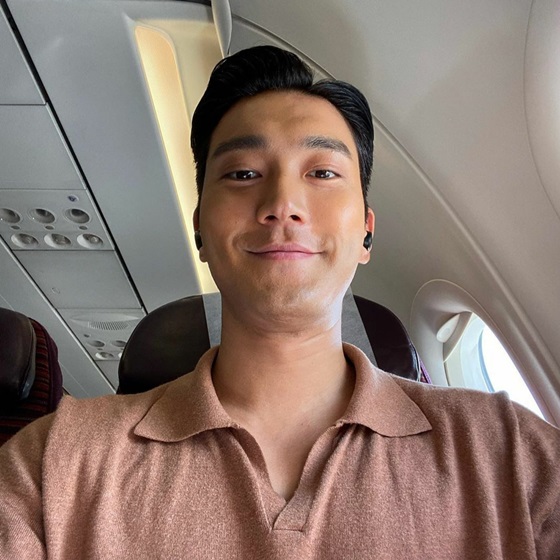 Group Super Junior Choi Siwon showed off her gorgeous look, which was not scattered even inside Planes.Choi Choi Siwon posted a selfie on his Instagram account on the afternoon of the 11th, along with an English phrase coming home and a selfie taken inside Planes coming to Korea from Laos.Choi Siwon in the public photo looks down at the camera inside the Planes, with his 2-to-8-garma hairstyle completed with hair gel highlighting his sophisticated charm.Choi Siwon, meanwhile, was recently appointed as a goodwill ambassador for the UNICEF (UNICEF and United Nations Childrens Fund) East Asia Pacific Regional Office.He attended the Laos Generation 2030 Forum, a 30th anniversary ceremony of the United Nations Convention on the Rights of the Child, held in Vientiane, the capital of Laos, on November 11.