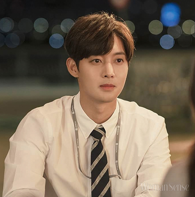 Expectations JiSoo  Enlisted in September 2017  DischargetvN <Misaeng> and the movie <Cecibong> in May 2019, and the movie <Dongju>, which was Hot Summer Days as poet Yoon Dong-ju.Kang Ha-neuls steadily accumulated filmography shows that the popularity of the present is not awkward at all.Kang Ha-neul chose KBS2 <Around the Time of Camellia Flower> as a return work after Discharge.Hwang Yong-sik was the perfect match for him, who completely digested the poor but lovely character through the movies <Twenty> and <Youth Police>.The actor, who returned to the house theater in three years, was attracted attention from the broadcast before the broadcast whether he could expect Chemie, which will be different from the age difference of 9 years old.The breathing of the two people showed through the first broadcast was more than perfect.The 40-year-old Gong Hyo-jin was still lovely, and even in the long Blady Kang Ha-neul was still attractive.Especially in the play, people were enthusiastic about Kang Ha-neuls straight-line love law without a shackle.Kang Ha-neul said, If you love, you will be done. He played the attack type that he could not see in Drama.He also created the new term Chunme Fattal, which goes between the village and sexy Guy, and even sexy in a rustic and rugged figure.Expected JiSoo  Enlisted in February 2018  YGs only reliever, G-Dragon, whose Discharge villains are repeated in October 2019, put Discharge just around the corner.In November, the Discharge of the Sun and Daesung is waiting, and their attention is noted.It seems that the return of Big Bang is not easy due to various incidents, but G-Dragons personal activities are expected.Because the second G-Dragon that can replace him in a long time Blady did not appear.Everyone is paying attention to the return of G-Dragon, which is leading popular culture beyond the boundaries of Music to the cultural icon.Expectations JiSoo The meeting between Lee Min-ho and Kim Eun-sook was concluded six years after Enlisted in May 2017  Discharge SBS <heirs> in April 2019.Kim Eun-sook is a gift that gave Lee Min-ho the second prime after KBS2 <Boys over Flowers>.Lee Min-hos return, The King: The Lord of Eternity (hereinafter, The King), is directed by Baek Sang-hoon of KBS2s The Suns Descendants, foreshadowing the birth of a sophisticated fantasy romance Drama.Kim Go-eun, the opponent of Lee Min-ho, also met with Kim Eun-sook and TVN <Dokkaebi> for two years.Lee Min-ho started his return by posting daily cuts like pictorials through his SNS, and he was able to make a comeback.I also met fans through live broadcasts. (The King) is a romantic itself, a romantic end king, and I showed confidence that I can expect it.Fans have become happy with the prolific promise of Ill try to work like a cow (with the return) with the news that I will be able to meet around March next year.Expectations JiSoo  July 2017 Enlisted  Siwans career, which has a box office street without any common controversy about acting power, is expected to become even more solid, starting with Jang-Gra of DischargetvN <Misaeng> in March 2019, and the movie Brother Thought <Unbelievable Party: Bad World>.Siwan made a comeback after Discharge and Choices Lee Chang Hees OCN Drama <Ellen Burstyn is Hell>.Some of them expressed concern about Choices somewhat demanding work, which he received a lot of love calls from before the discharge, but through this work, Siwan completely removed the tag Idol from through this work.Despite the long Blady, he did delicate emotional lines and detailed character depictions, proving himself that the success of Jang-Gra was not luck.Siwan met Ellen Burstyn, a hell of a hell in a strange Taji, and hit the hot summer day with a character whose anger reached the pole.It was a completely different character from the existing work, but it led the play with stable acting power without any sense of difference.Lee Chang-hee also said, Siwan seemed to be comfortable as if he were coming to the scene, but he showed a remarkable immersion in Jongwoo completely because he had a shot. was the top TV viewer rating of 3.6%, ranking first in the same time zone including cable and general.It once again proved Siwan power.Expectations JiSoo  August 2017 Enlisted  April 2019 Discharge Army Enlisted Former Nam Ji-hyun and SBS <Suspicious Partner> Ji Chang-wook, who named the Loco King List, announced his return to romantic comedy again.Ji Chang-wook was a return work and met with Won Jin-a through tvN <I melt me>.He played the role of Ma Dong-chan, a frozen man who woke up in 20 years, and continued the image of Loko artisan.However, despite the unique material and fresh story, it has recorded poor TV viewer ratings, overlapping the insufficient production and the controversy of the heroines acting ability.I also tasted the humiliation of renewing the lowest TV viewer ratings of TVN weekend drama.On the other hand, Ji Chang-wook appeared on TVN <Meeting in Work> and communicated with fans. Yoo Jae-seok and his face, which was hot and hot, caused the audience to laugh.While there are stars who are more active after military service, there are stars who have not been able to do so before the Enlisted.The best poten after the Discharge is by far Song Jung-ki, who at the same time erased the existing boy image and armed it with manhood.He was in the top position of the Korean Wave as a special envoy of KBS2 <Dawn of the Sun>, Yu Si-jin.The passion Mansour Yunhos defeat, which had been felt somewhat burdensome before Enlisted, became rather favorable after Discharge.After Discharge, he played various entertainments and broke down the limit of idol image, which was limited to TVXQ.Ji Ji-hoon was discharged in 2011 after being detained on charges of drug use in 2009.The following year, SBS <Five Fingers> in the second half of 2012, it is expanding its acting spectrum every year and is on the rise.In particular, he won the Best Actor Award at the 24th Chunsa Film Festival for the movie Small Murder, and became a acting actor.Lee Min Ki has sparked controversy after being accused of sexual assault by a woman she met at a club three weeks before Discharge.Lee Min Ki was later reported to have been cleared, but could not avoid an image hit.OCN <All Lies>, starring Lee Min Ki, is also struggling with 1% TV viewer ratings.Kim Hyun-joong from SS501 who had a courtroom with his ex-girlfriend over privacy issues.It seems difficult to regain the old image after the military discharge because of the shocking text messages and the circumstances of the incident at the time of the controversy.Kim Hyun-joong is currently preparing to make a comeback by releasing digital singles steadily for fans.Singer Seven, who was controversial due to access to massage parlors during military service, has been on a long break since announcing his digital single COLD in February.Although the interest has been focused on the actor Ishae for a while, it is hard to find Seven on stage. Seven is now communicating with fans through SNS.Editor: Ha Eun-jung : Kim Doo-ri (Freelancer) Photography: Seoul Cultural History DB, KBS and OCN and tvN, each Instagram, Drama Steel CutIt is a good thing to wait for them and not wear rubber shoes backwards. There are gunpil stars who fulfill the duty of defense and give flowers.