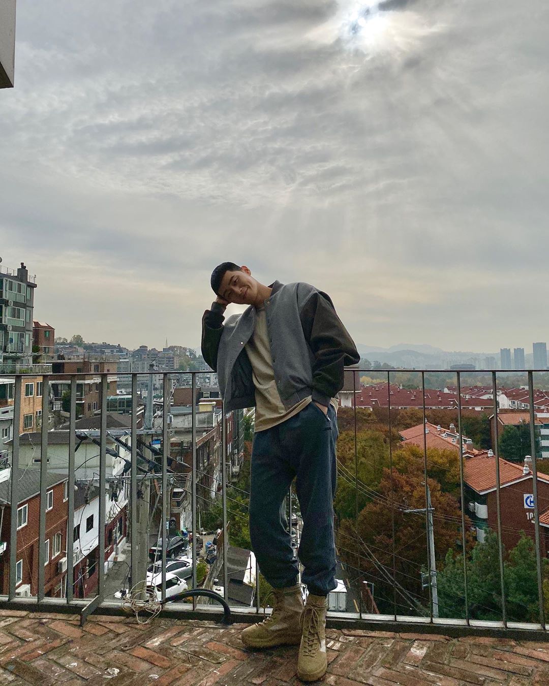 Park Seo-joon posted a recent photo on his Instagram on Wednesday, which also included a night-shaped emoticon in an article about the photo.Inside the picture is a picture of Park Seo-joon posing while looking at the camera while leaning on the railing.It is also eye-catching that it shows a unique handsomeness in a short cut hairstyle.Meanwhile, Park Seo-joon will appear in JTBCs new gilt drama Itaewon Clath, which will be broadcast in the first half of 2020.Itaewon Clath is a work based on the next webtoon of the same name, which depicts the hip rebellion of youths who are united in an unreasonable world, stubbornness and passengerhood.