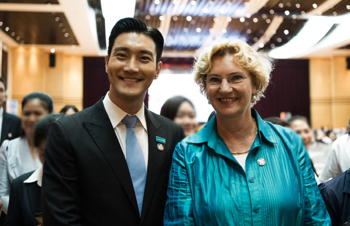 Choi Choi Siwon was appointed as the UNICEF East AsiaPacific Ocean Regional Friendship Ambassador at the Laos Generation 2030 Forum in Laos Vientiane on the 11th (local time) to mark the 30th anniversary of the adoption of the UNChild Rights Convention.Choi Siwon is the first Korean artist to become a goodwill ambassador representing the UNICEF East AsiaPacific Ocean region.It is interpreted as a result of recognition of the high popularity and influence in the East AsiaPacific Ocean region, as well as the authenticity that has been active in the development of Child rights since 2010.Choi Choi Siwon said, I have felt a sense of mission by visiting various countries and having a special experience of meeting children and their families directly. I will do my best to help children in the East Asia Pacific Ocean area in the future.Choi Choi Siwon has been involved in various UNICEF campaigns since 2010 through steady talent donations.Since November 2015, he has been selected as a special representative of the UNICEF Korea Committee and has visited the UNICEF office of the East AsiaPacific Ocean region.Last year, he attended the opening ceremony of the 5th ASEAN Childrens Forum (ACF) as a keynote speaker, appealed for interest in Child Human Rights, and also appeared on Thailands local fundraising show The Blue Carpet Show, where he took the lead for Child Rights, winning more than $500,000 in fundraising.