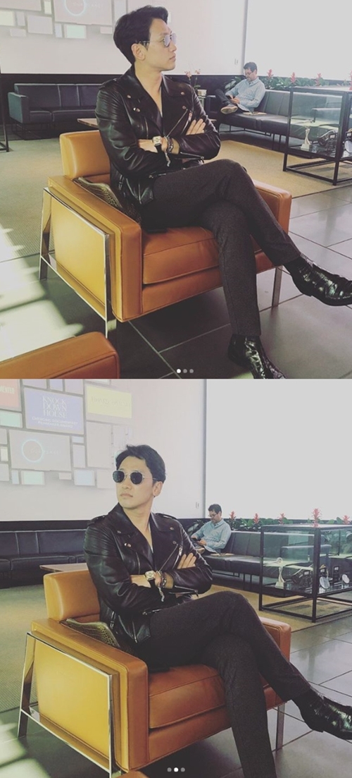 Singer and Actor Rain reported on the latest days in LA.On Wednesday, Rain posted several photos and posts on his Instagram account.In the post, Rain said, I wait, wait and wait, and adapt for more than 10 days.I have been enthusiastically posting my photos with the article I have been raising # ten days # # Impression # Irritable #overoveroveragain #inLA for a long time.Rain, in particular, is eye-catching as he boasts a piece-like profile with a sleek jawline and a stiff nose.Rain appeared in MBC drama Welcome 2 Life which last September.