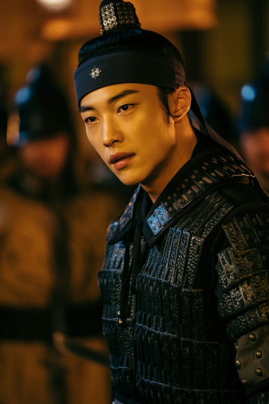 Another scene created by My Europe, The Princes I, was hot to the back.JTBCs Drama My Europe (directed by Kim Jin-won/playplayplayplay by Chae Seung-dae and Yoon Hee-jung) unveiled the behind-the-scenes footage of the intense and spleen Princes Nan on Nov. 12.In the last broadcast, the Princes I, who opened the door to My Europe, finally took off the veil.Seo-hong and Woo Do-hwan, who chose different ways, and Lee Bang-won and Lee Seong-gye (Kim Young-cheol), who crossed the river that could not return between power, exploded in the Princes Irvine and gave a hot immersion.Actors Hot Summer Days, which lead the drama with power and save the emotional line at the peak moment, and Kim Jin-wons unique detailed production combined to create a long-lasting scene.The behind-the-scenes is intense, as it is a scene created by the production crew and actors, and it contains the authenticity of the actors who have been passionate about knowing the meaning of the Princes I.Yang Se-jong and Woo Do-hwan, who are in a conversational mood until just before shooting, show the best mode of the same age as Nam Sun-ho and Seo-hui outside the camera.Even if you make a warm smile, you will soon be seriously immersed in shooting, and you will be able to monitor carefully and create a perfect degree without any stains.The undisclosed cut of the Princes I, which was born like that, also attracts attention.Yang Se-jong and Woo Do-hwan, who showed Hot Summer Days with a heartfelt emotion, capture the viewers.Han Hee-jaes performance, which showed bold determination by reading the edition of The Princes I as the act of Ewharu, was also impressive.Like Han Hee-jaes pulpit that blocked the front of the king, Kim Sul-hyun, who plays it, also emits a unique charisma.Jang Hyuk, who led the weight at the center of Princes Nan, is immersed in the foreigner without allowing the gap of the moment.As the relationship between Lee and Lee informed the beginning and end of the first princes egg, the role of Jang Hyuk was more important than anything else.Jang Hyuks acting, which depicts the sadness that exists inside and the coolness that is revealed on the outside, completed the character of Lee Bang-won in three dimensions.In addition, a behind-the-scenes cut that gives a glimpse of the warm atmosphere of the filming site was also released.Ahn Nae-sang of Namjeon Station, which was in the last minute, was tense with an unreachable presence, but she showed a V-posing in front of the camera and emits a Reversal story charm.Woo Do-hwans V-certified shot, which resembles him, is as warm as showing the co-work of two people who were rich in love.The special synergy of Actors who have drawn a high-quality god attracts more and more attention to the future story.The complex relationships and feelings such as Lee Sung-gye and Lee Bang-won, who had to point a knife at each other in front of other roads, and Nam Jeon and Nam Seon-ho, who exchanged a sad gaze at the end, were added to the spleen of Princes I and captivated viewers.What path will be laid out before those who have crossed the first princes melee, which was the most decisive inflection point?bak-beauty