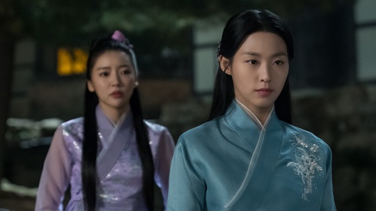 Another scene created by My Europe, The Princes I, was hot to the back.JTBCs Drama My Europe (directed by Kim Jin-won/playplayplayplay by Chae Seung-dae and Yoon Hee-jung) unveiled the behind-the-scenes footage of the intense and spleen Princes Nan on Nov. 12.In the last broadcast, the Princes I, who opened the door to My Europe, finally took off the veil.Seo-hong and Woo Do-hwan, who chose different ways, and Lee Bang-won and Lee Seong-gye (Kim Young-cheol), who crossed the river that could not return between power, exploded in the Princes Irvine and gave a hot immersion.Actors Hot Summer Days, which lead the drama with power and save the emotional line at the peak moment, and Kim Jin-wons unique detailed production combined to create a long-lasting scene.The behind-the-scenes is intense, as it is a scene created by the production crew and actors, and it contains the authenticity of the actors who have been passionate about knowing the meaning of the Princes I.Yang Se-jong and Woo Do-hwan, who are in a conversational mood until just before shooting, show the best mode of the same age as Nam Sun-ho and Seo-hui outside the camera.Even if you make a warm smile, you will soon be seriously immersed in shooting, and you will be able to monitor carefully and create a perfect degree without any stains.The undisclosed cut of the Princes I, which was born like that, also attracts attention.Yang Se-jong and Woo Do-hwan, who showed Hot Summer Days with a heartfelt emotion, capture the viewers.Han Hee-jaes performance, which showed bold determination by reading the edition of The Princes I as the act of Ewharu, was also impressive.Like Han Hee-jaes pulpit that blocked the front of the king, Kim Sul-hyun, who plays it, also emits a unique charisma.Jang Hyuk, who led the weight at the center of Princes Nan, is immersed in the foreigner without allowing the gap of the moment.As the relationship between Lee and Lee informed the beginning and end of the first princes egg, the role of Jang Hyuk was more important than anything else.Jang Hyuks acting, which depicts the sadness that exists inside and the coolness that is revealed on the outside, completed the character of Lee Bang-won in three dimensions.In addition, a behind-the-scenes cut that gives a glimpse of the warm atmosphere of the filming site was also released.Ahn Nae-sang of Namjeon Station, which was in the last minute, was tense with an unreachable presence, but she showed a V-posing in front of the camera and emits a Reversal story charm.Woo Do-hwans V-certified shot, which resembles him, is as warm as showing the co-work of two people who were rich in love.The special synergy of Actors who have drawn a high-quality god attracts more and more attention to the future story.The complex relationships and feelings such as Lee Sung-gye and Lee Bang-won, who had to point a knife at each other in front of other roads, and Nam Jeon and Nam Seon-ho, who exchanged a sad gaze at the end, were added to the spleen of Princes I and captivated viewers.What path will be laid out before those who have crossed the first princes melee, which was the most decisive inflection point?bak-beauty