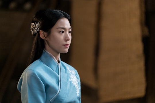 Another scene created by My Europe, The Princes I, was hot to the back.JTBCs Drama My Europe (directed by Kim Jin-won/playplayplayplay by Chae Seung-dae and Yoon Hee-jung) unveiled the behind-the-scenes footage of the intense and spleen Princes Nan on Nov. 12.In the last broadcast, the Princes I, who opened the door to My Europe, finally took off the veil.Seo-hong and Woo Do-hwan, who chose different ways, and Lee Bang-won and Lee Seong-gye (Kim Young-cheol), who crossed the river that could not return between power, exploded in the Princes Irvine and gave a hot immersion.Actors Hot Summer Days, which lead the drama with power and save the emotional line at the peak moment, and Kim Jin-wons unique detailed production combined to create a long-lasting scene.The behind-the-scenes is intense, as it is a scene created by the production crew and actors, and it contains the authenticity of the actors who have been passionate about knowing the meaning of the Princes I.Yang Se-jong and Woo Do-hwan, who are in a conversational mood until just before shooting, show the best mode of the same age as Nam Sun-ho and Seo-hui outside the camera.Even if you make a warm smile, you will soon be seriously immersed in shooting, and you will be able to monitor carefully and create a perfect degree without any stains.The undisclosed cut of the Princes I, which was born like that, also attracts attention.Yang Se-jong and Woo Do-hwan, who showed Hot Summer Days with a heartfelt emotion, capture the viewers.Han Hee-jaes performance, which showed bold determination by reading the edition of The Princes I as the act of Ewharu, was also impressive.Like Han Hee-jaes pulpit that blocked the front of the king, Kim Sul-hyun, who plays it, also emits a unique charisma.Jang Hyuk, who led the weight at the center of Princes Nan, is immersed in the foreigner without allowing the gap of the moment.As the relationship between Lee and Lee informed the beginning and end of the first princes egg, the role of Jang Hyuk was more important than anything else.Jang Hyuks acting, which depicts the sadness that exists inside and the coolness that is revealed on the outside, completed the character of Lee Bang-won in three dimensions.In addition, a behind-the-scenes cut that gives a glimpse of the warm atmosphere of the filming site was also released.Ahn Nae-sang of Namjeon Station, which was in the last minute, was tense with an unreachable presence, but she showed a V-posing in front of the camera and emits a Reversal story charm.Woo Do-hwans V-certified shot, which resembles him, is as warm as showing the co-work of two people who were rich in love.The special synergy of Actors who have drawn a high-quality god attracts more and more attention to the future story.The complex relationships and feelings such as Lee Sung-gye and Lee Bang-won, who had to point a knife at each other in front of other roads, and Nam Jeon and Nam Seon-ho, who exchanged a sad gaze at the end, were added to the spleen of Princes I and captivated viewers.What path will be laid out before those who have crossed the first princes melee, which was the most decisive inflection point?bak-beauty