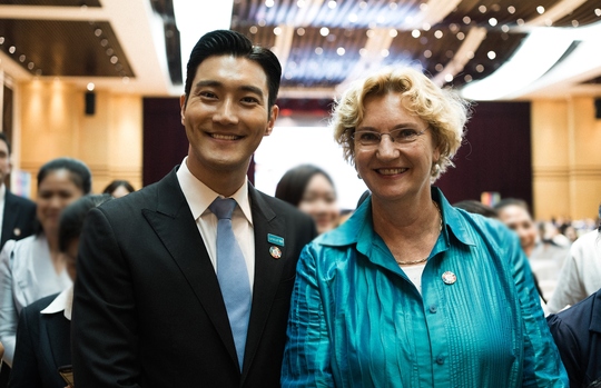 Singer and actor Choi Siwon was appointed as the first goodwill ambassador for the UNICEF East AsiaPacific Ocean region in Korea.Choi Choi Siwon was the UNICEF East Asia Pacific Ocean Regional Goodwill Ambassador at the Laos Generation 2030 Forum in Vientiane held in Laos Vientiane on November 11 (local time) to mark the 30th anniversary of the adoption of the UNChild Rights Convention. He was appointed to the Ambassador for East Asia Pacific Regional, which focused attention on the world.Choi Siwon is the first Korean artist to become a goodwill ambassador representing the East AsiaPacific Ocean region of UNICEF.This is the result of recognition of Choi Siwons high popularity and influence in the East AsiaPacific Ocean region, as well as the authenticity that has been working to raise Child rights since 2010.I am very pleased to be appointed Ambassador to the East AsiaPacific Ocean region, said Choi Siwon.In the meantime, I felt a sense of mission by visiting various countries and having a special experience of meeting children and their families directly.I will do my best to help children in the East AsiaPacific Ocean area in the future. Choi Choi Siwon has been involved in various UNICEF campaigns since 2010 through steady talent donations.In November 2015, he was selected as a special representative of the UNICEF Korea Committee. He has visited UNICEF offices in East Asia Pacific Ocean countries such as Malaysia, Thailand and Vietnam as well as Korea, and has been actively promoting Child rights.In particular, last year, he attended the opening ceremony of the 5th ASEAN Childrens Forum (ACF) as a keynote speaker, appealed for interest in Child human rights, and led discussions at discussion sessions of delegations from 10 Southeast Asian countries.He also appeared on the Thailand local fundraising show The Blue Carpet Show, where he took the lead for Child Rights, including successful fundraising of more than $500,000.In the future, Choi Siwon will continue to work on the UNICEF East AsiaPacific Ocean Regional Goodwill Ambassador, which focuses on protecting children in the online environment and strives for childrens rights such as health, education and equality.hwang hye-jin