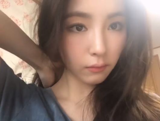 Actor Shin Se-kyung flaunts make-upShin Se-kyung posted a video on his Instagram on the 12th with the words Makeup today.Shin Se-kyung in the video is meticulously showing her makeup status: not only her skin like glutinous rice cake, but also her childs makeup, which boasts a deep atmosphere, and her cheek touch.Minmuk is also a perfect Shin Se-kyung, but it boasts a more colorful visual with makeup.Some netizens estimated that Shin Se-kyung made up his own makeup because the background of the video was a home.If their guess is correct, Shin Se-kyung is as good as a beauty YouTuber.Shin Se-kyung appeared in the MBC drama New Entrepreneur Koo Hae-ryong which last September.
