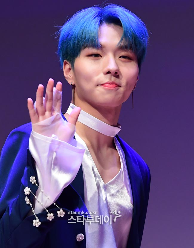 오묘한블루 이미지