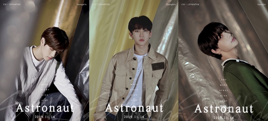 Stray Kids Changbin - Hyunjin - Seungmin flaunted unrealistic visualsStray Kids, who is about to release his new song Astronaut (Astronaut), showed a teaser image of Changbin - Hyunjin - Seungmin on the official SNS channel at 0:00 on the 12th.The three members focused their attention on different charms.Changbin was overwhelmingly charismatic with intense yet sharp eyes, with a trendy visual and excellent eyes that showed off a shrewd charm.Seungmin caught his eye with a sweet mood that blended with his warm appearance.The new song Astronaut is a combination of EDM tracks and grooved lapping that Stray Kids first try.The teams production group, Three Lacha (3RACHA), draws attention by putting its name on the songwriting and composition.Collaboration with Sondr, who has worked with famous overseas pop artists such as Lana Del Ray (Lana del Lay), Meghan Trainor (Megan TLayner), is also expected.Sondr is a DJ and producer duo composed of Lorenzo Cosi and YK Koi.They added lyrics that they were ready to leave the plump rhythm and completed an addictive dance song.Astronaut, which will be released on the 14th, will be officially featured on the new mini album Clé: LEVANTER (cle: Levanter), which will be released on December 9th.Meanwhile, Stray Kids will host their first solo concert, Stray Kids World Tour District 9: Unlock in SEOUL (Stray Kids World Tour Distract 9: Unlock in Seoul) at the Olympic Hall in Seoul Olympic Park from November 23-24.At the same time as the reservation starts, it has been attracting attention to record all seats sold out, and to secure the seats that can be watched by the fans enthusiastic response.Photo = JYP Entertainment