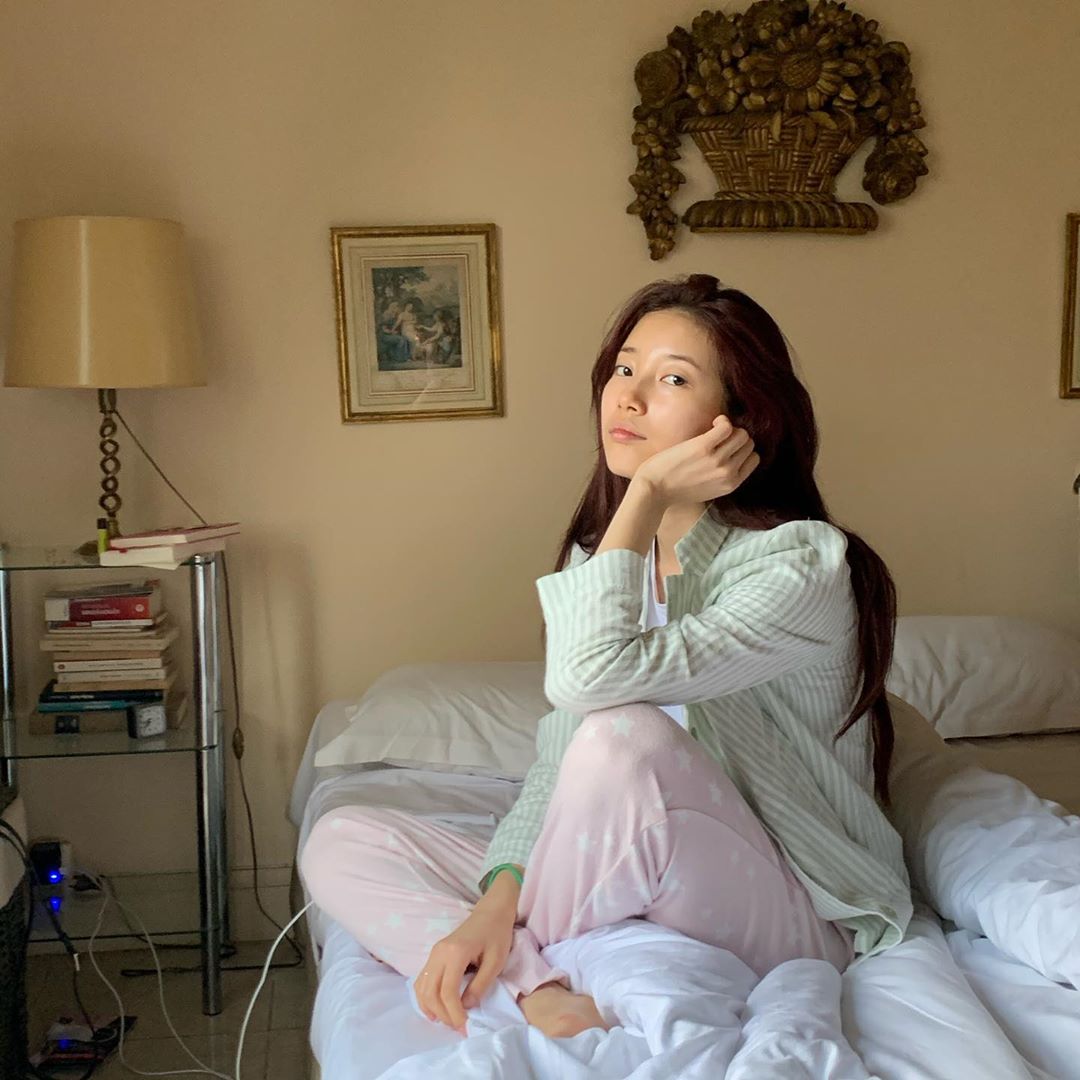 Bae Suzy reveals cute pajamas SelfieSinger and Actor Bae Suzy posted a picture on his Instagram on the 12th with an article entitled Play clothes should be up and down.The photo shows Bae Suzy looking at the camera with his chin on his chin while wearing different pajamas.Despite the people, bright skin and clear features attracted netizens attention.When the photo was released, netizens responded in various ways such as This is pajama fashion, I wear anything when my sister wears, I love a natural boat.Bae Suzy is appearing on SBS gilt drama Bae Gabond.Photo: Bae Suzy Instagram