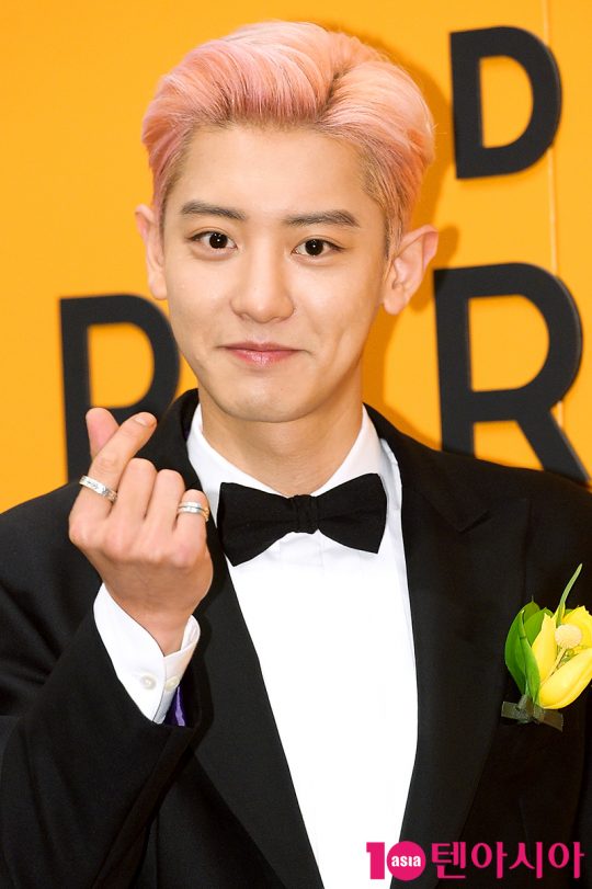 EXO Chanyeol attended a fan signing ceremony held at Hyundai Department Store in Samseong-dong, Seoul on the afternoon of the 13th.